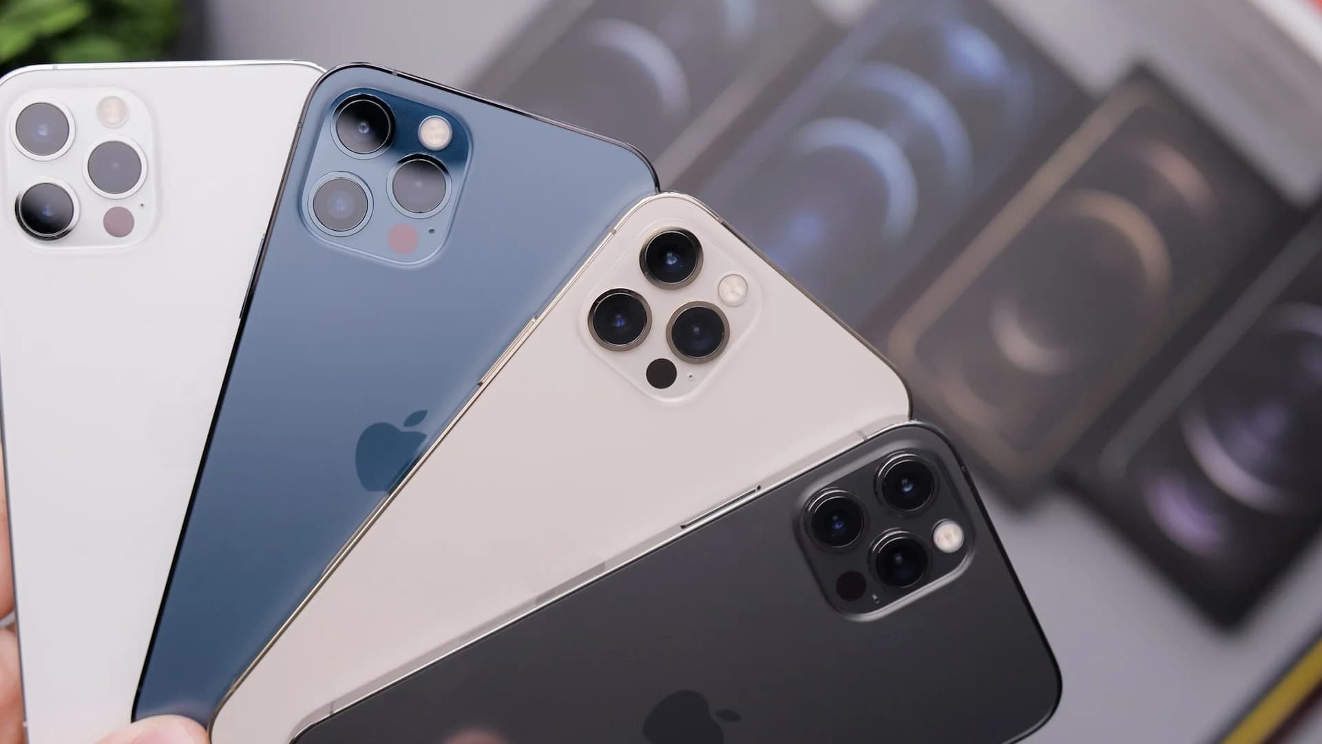 Imagen de una persona utilizando su iphone - Ryutech